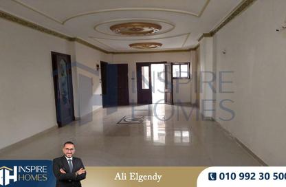 Apartment - 3 Bedrooms - 2 Bathrooms for rent in Kafr Abdo St. - Kafr Abdo - Roushdy - Hay Sharq - Alexandria