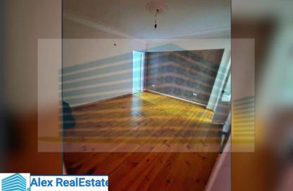 Apartment - 3 Bedrooms - 3 Bathrooms for rent in Amin Yehia St. - Zezenia - Hay Sharq - Alexandria