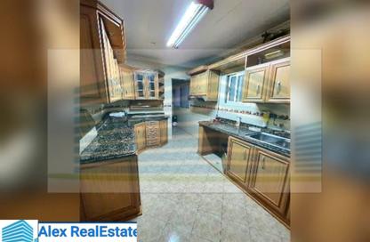Apartment - 3 Bedrooms - 3 Bathrooms for rent in Amin Yehia St. - Zezenia - Hay Sharq - Alexandria