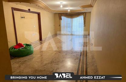شقة - 3 غرف نوم - 2 حمامات للبيع في سموحة - حي شرق - الاسكندرية
