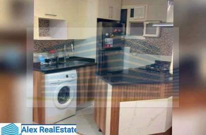 Apartment - 2 Bedrooms - 1 Bathroom for rent in Al Geish Road - Cleopatra - Hay Sharq - Alexandria