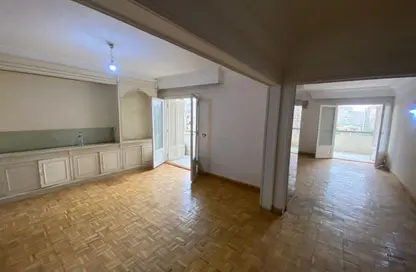 شقة - 2 غرف نوم - 2 حمامات للايجار في شارع المساحه - الدقي - الجيزة شقة - 2 غرف نوم - 2 حمامات للايجار في شارع المساحه - الدقي - الجيزة