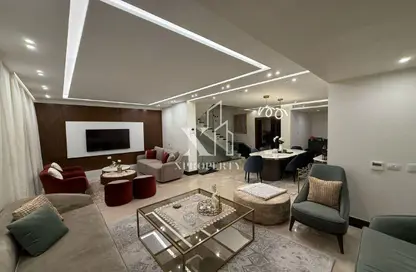 فيلا - 4 غرف نوم - 3 حمامات للبيع في فرست هايتس - محور 26 يوليو - مدينة 6 أكتوبر - الجيزة