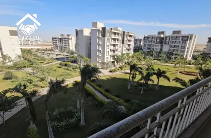 شقة - 3 غرف نوم - 2 حمامات للايجار في B12 - مدينتي - القاهرة