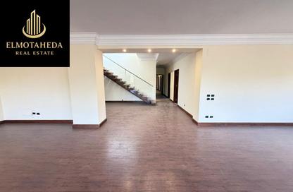 Roof - 4 Bedrooms - 4 Bathrooms for rent in Sarayat Al Maadi - Hay El Maadi - Cairo