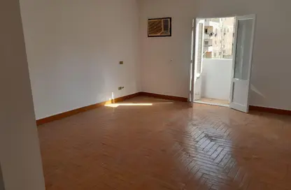 Apartment - 3 Bedrooms - 2 Bathrooms for sale in Moez Al Dawla St. - 6th Zone - Nasr City - Cairo