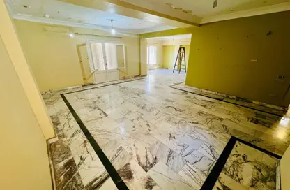 شقة - 3 غرف نوم - 2 حمامات للبيع في شارع 10 - الحي الخامس - مدينة 6 أكتوبر - الجيزة