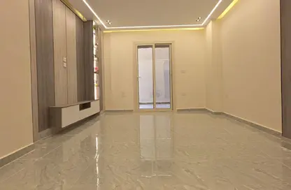 شقة - 3 غرف نوم - 2 حمامات للبيع في البوابة الرابعة - مينا - حدائق الاهرام - الجيزة شقة - 3 غرف نوم - 2 حمامات للبيع في البوابة الرابعة - مينا - حدائق الاهرام - الجيزة