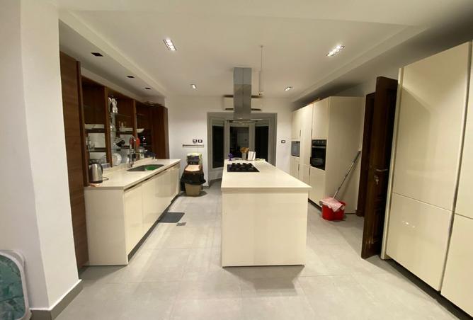 98825220 - Property Image 3