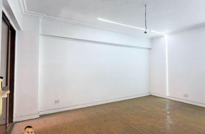 Apartment - 3 Bedrooms - 1 Bathroom for sale in Abdel Salam Aref St. - Laurent - Hay Sharq - Alexandria
