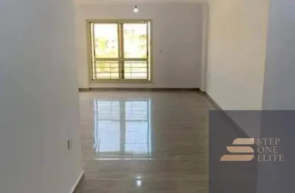 شقة - 3 غرف نوم - 1 حمام للبيع في الجار - كمبوندات الشروق - مدينة الشروق - القاهرة