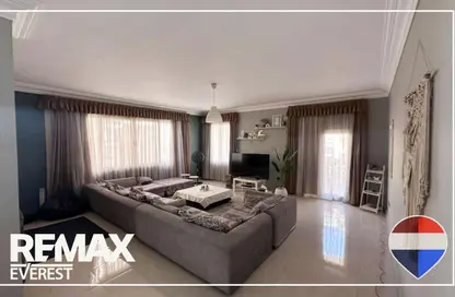 دوبلكس - 4 غرف نوم - 2 حمامات للبيع في المنطقة السياحية الرابعة - المنطقة السياحية - الحي المتميز - مدينة 6 أكتوبر - الجيزة