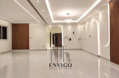 شقة - 3 غرف نوم - 2 حمامات للبيع في شارع محمد طلعت سالم - المنطقة الأولى - مدينة نصر - القاهرة