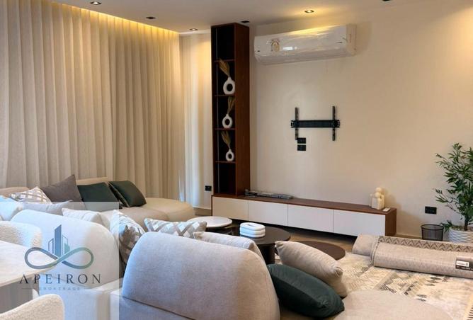102077389 - Property Image 3