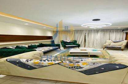 Apartment - 3 Bedrooms - 3 Bathrooms for sale in Cornish El Nile St. - Maadi - Hay El Maadi - Cairo