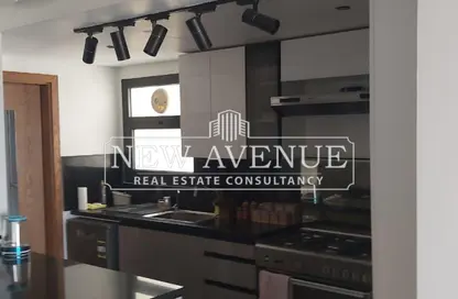 شقة - 2 غرف نوم - 2 حمامات للبيع في كمبوند البروج - كمبوندات الشروق - مدينة الشروق - القاهرة