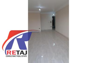 Apartment - 3 Bedrooms - 2 Bathrooms for sale in Ahmed Al Zomor St. - 9th Zone - Nasr City - Cairo