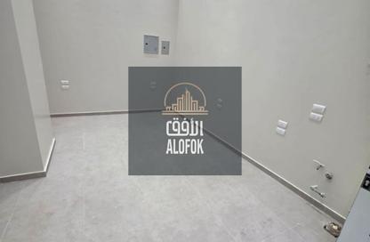 محل تجاري - استوديو للبيع في مون فالي 2 - امتداد المستثمرين الشمالية - مدينة القاهرة الجديدة - القاهرة