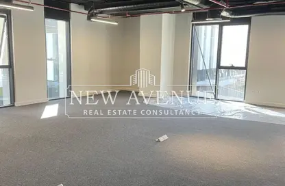 Office Space - 4 Bedrooms - 1 Bathroom for sale in Hyde Park Business District Mall - South Teseen St. - The 5th Settlement - New Cairo City - Cairo