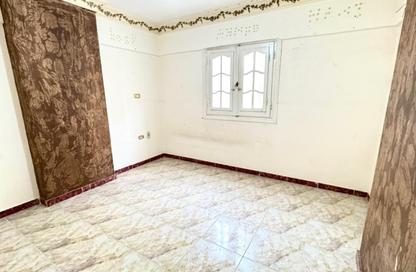 Apartment - 3 Bedrooms - 1 Bathroom for rent in Al Hilton St. - Smouha - Hay Sharq - Alexandria Apartment - 3 Bedrooms - 1 Bathroom for rent in Al Hilton St. - Smouha - Hay Sharq - Alexandria