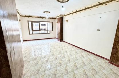 Apartment - 3 Bedrooms - 1 Bathroom for rent in Al Hilton St. - Smouha - Hay Sharq - Alexandria
