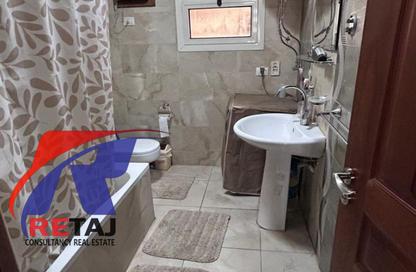 Apartment - 3 Bedrooms - 2 Bathrooms for rent in Zahraa Madinet Nasr School St. - 10th District - Nasr City - Cairo