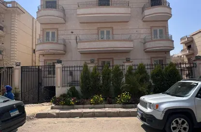 شقة - 3 غرف نوم - 2 حمامات للبيع في المجاورة الثانية - الحي الثالث شرق - مدينة الشروق - القاهرة