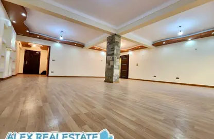 Apartment - 3 Bedrooms - 2 Bathrooms for rent in Shaarawy St. - Laurent - Hay Sharq - Alexandria