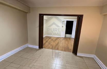 Apartment - 2 Bedrooms - 1 Bathroom for sale in Ibrahim Rady St. - Bolkly - Hay Sharq - Alexandria