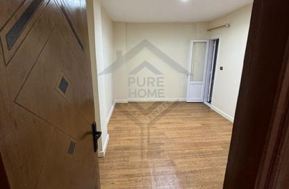 Apartment - 2 Bedrooms - 1 Bathroom for sale in Ibrahim Rady St. - Bolkly - Hay Sharq - Alexandria