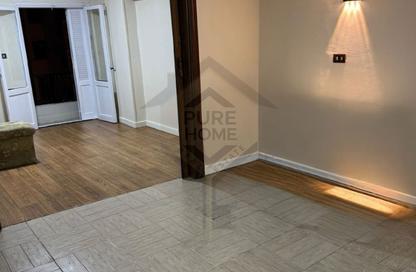 Apartment - 2 Bedrooms - 1 Bathroom for sale in Ibrahim Rady St. - Bolkly - Hay Sharq - Alexandria