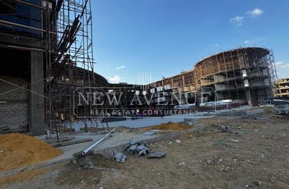 Retail - Studio - 2 Bathrooms for sale in Revolve Mall - North Investors Area - New Cairo City - Cairo
