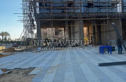 Retail - Studio - 2 Bathrooms for sale in Revolve Mall - North Investors Area - New Cairo City - Cairo