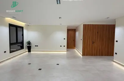 Office Space - 3 Bedrooms - 3 Bathrooms for rent in Rayhanah Plaza - Zahraa El Maadi - Hay El Maadi - Cairo