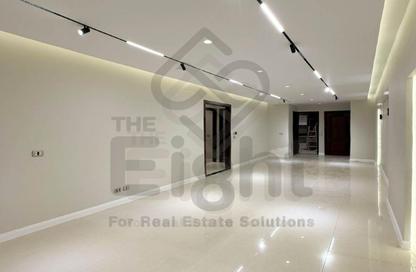 شقة - 3 - 2 للبيع في شارع السيدة سكينة إبنت الحسين - كفر عبده - رشدي - حي شرق - الاسكندرية