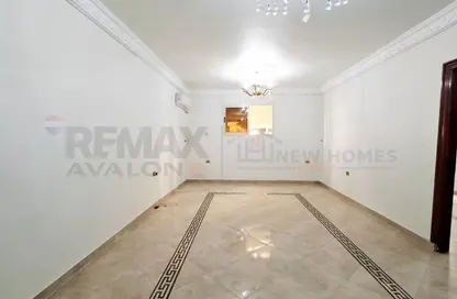 Apartment - 3 Bedrooms - 1 Bathroom for sale in Smouha - Hay Sharq - Alexandria