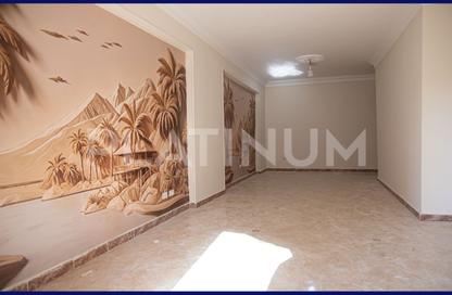 Apartment - 3 Bedrooms - 2 Bathrooms for sale in Kaaed Asrab Al Behar St. - Miami - Hay Awal El Montazah - Alexandria