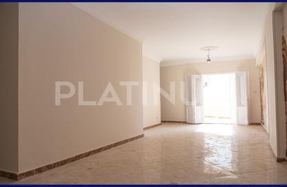 Apartment - 3 Bedrooms - 2 Bathrooms for sale in Kaaed Asrab Al Behar St. - Miami - Hay Awal El Montazah - Alexandria