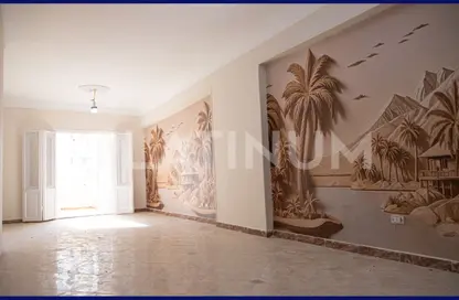 شقة - 3 غرف نوم - 2 حمامات للبيع في شارع قائد اسراب البحار - ميامي - حي اول المنتزة - الاسكندرية