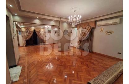 Apartment - 3 Bedrooms - 2 Bathrooms for sale in Abdullah Ibn Rawaha St. - El Hegaz Square - El Nozha - Cairo