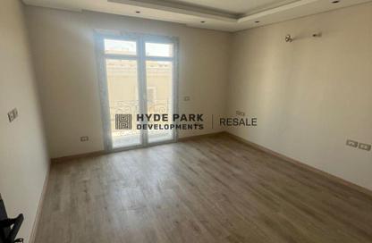 Apartment - 3 Bedrooms - 3 Bathrooms for sale in Centerville - Hyde Park - New Cairo City - Cairo