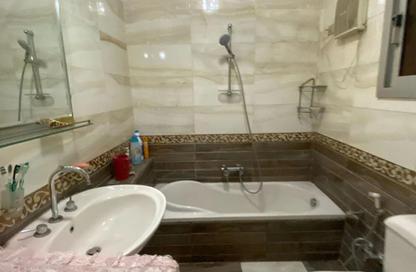 Apartment - 2 Bedrooms - 1 Bathroom for rent in Al Nozha St. - El Ismailia Square - Heliopolis - Masr El Gedida - Cairo
