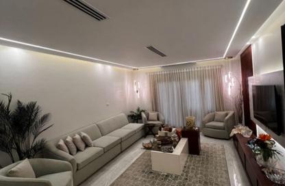 (بنتهاوس  (روف - 4 غرف نوم - 4 حمامات للبيع في جاليريا  مون فالى - المستثمرين الجنوبية - مدينة القاهرة الجديدة - القاهرة