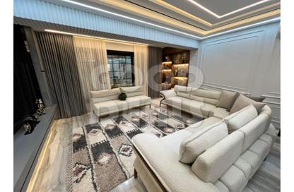 Apartment - 3 Bedrooms - 2 Bathrooms for sale in Sarayat Al Maadi - Hay El Maadi - Cairo