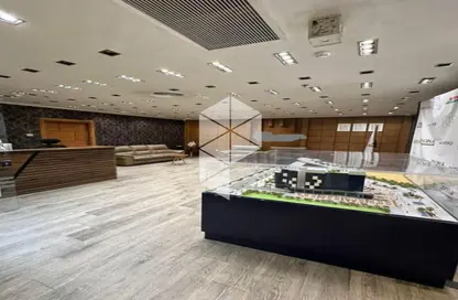 مساحات مكتبية - 2 حمامات للايجار في شارع مجمع البنوك - شارع التسعين الجنوبي - التجمع الخامس - مدينة القاهرة الجديدة - القاهرة