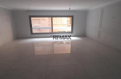 Apartment - 3 Bedrooms - 3 Bathrooms for sale in Shooting Club Street - Dokki - Giza