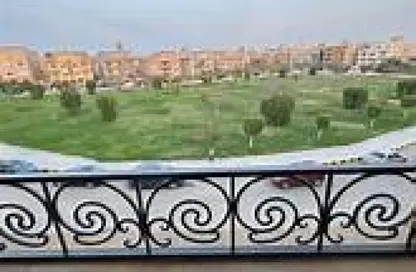 Apartment - 4 Bedrooms - 3 Bathrooms for sale in Area E - Ganoob El Acadimia - New Cairo City - Cairo