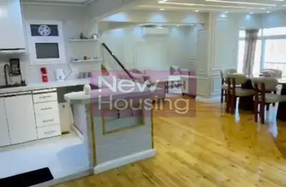 Apartment - 3 Bedrooms - 3 Bathrooms for rent in Zamalek - Cairo