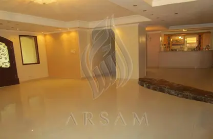 شقة - 3 غرف نوم - 3 حمامات للبيع في شارع 3 - الحي الخامس - التجمع الخامس - مدينة القاهرة الجديدة - القاهرة