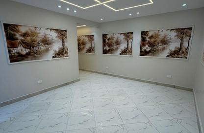 شقة - 2 غرف نوم - 1 حمام للبيع في شارع اسراء المعلمين - المهندسين - الجيزة